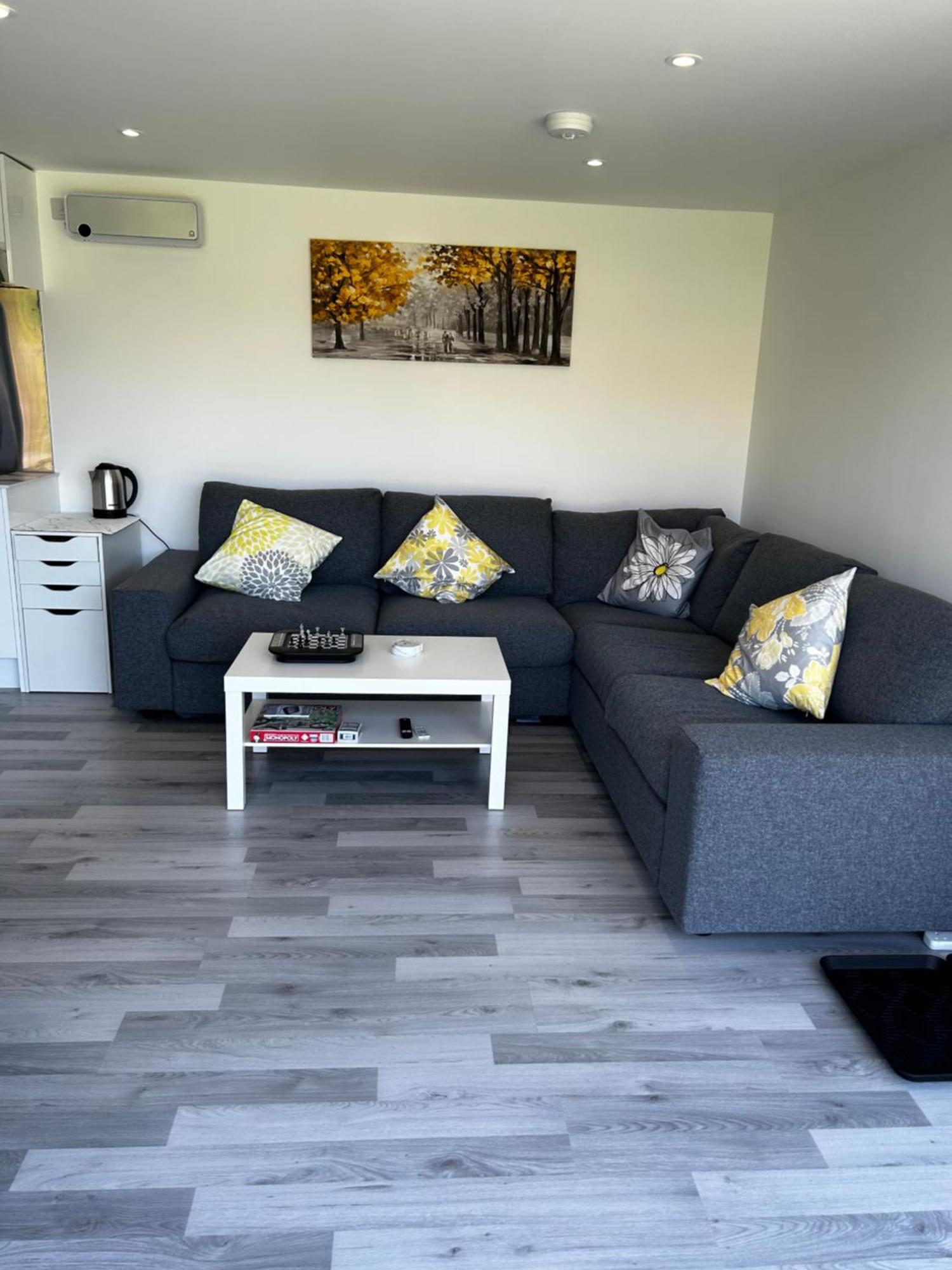 Whispering Waves Guest House, Brighton-8 Mins, Guests 4, Near Beachfront, Free Parking Wifi And Kitchen Peacehaven 外观 照片