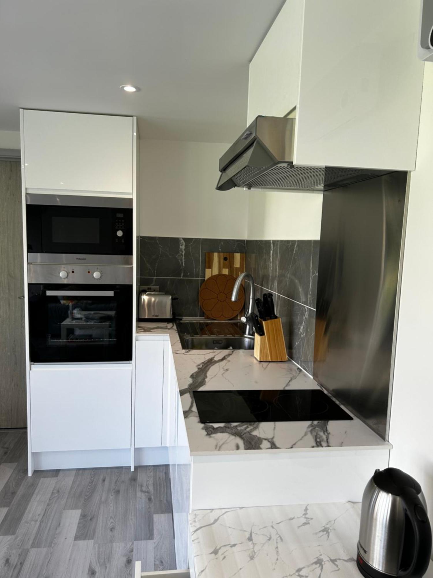 Whispering Waves Guest House, Brighton-8 Mins, Guests 4, Near Beachfront, Free Parking Wifi And Kitchen Peacehaven 外观 照片