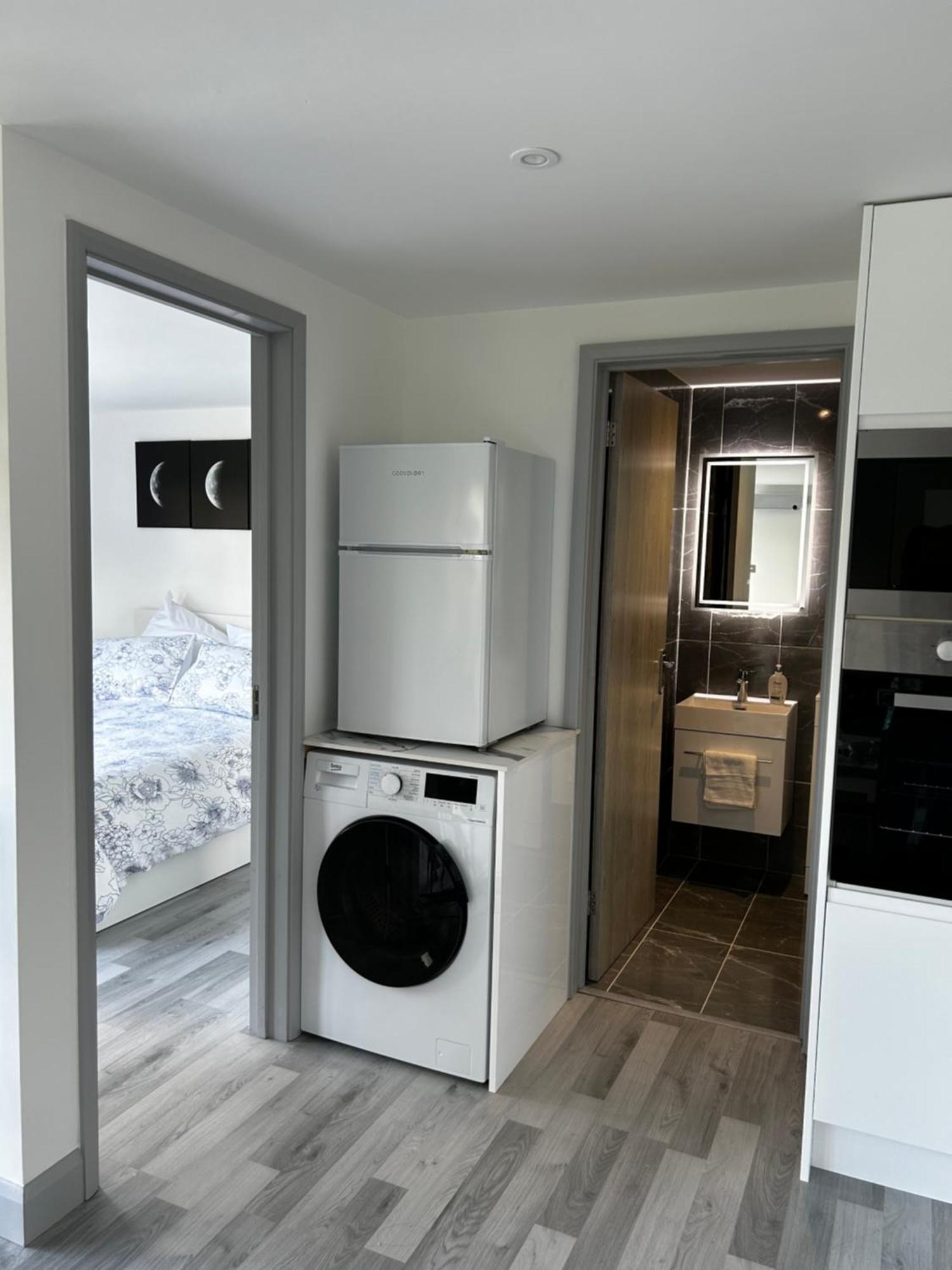 Whispering Waves Guest House, Brighton-8 Mins, Guests 4, Near Beachfront, Free Parking Wifi And Kitchen Peacehaven 外观 照片