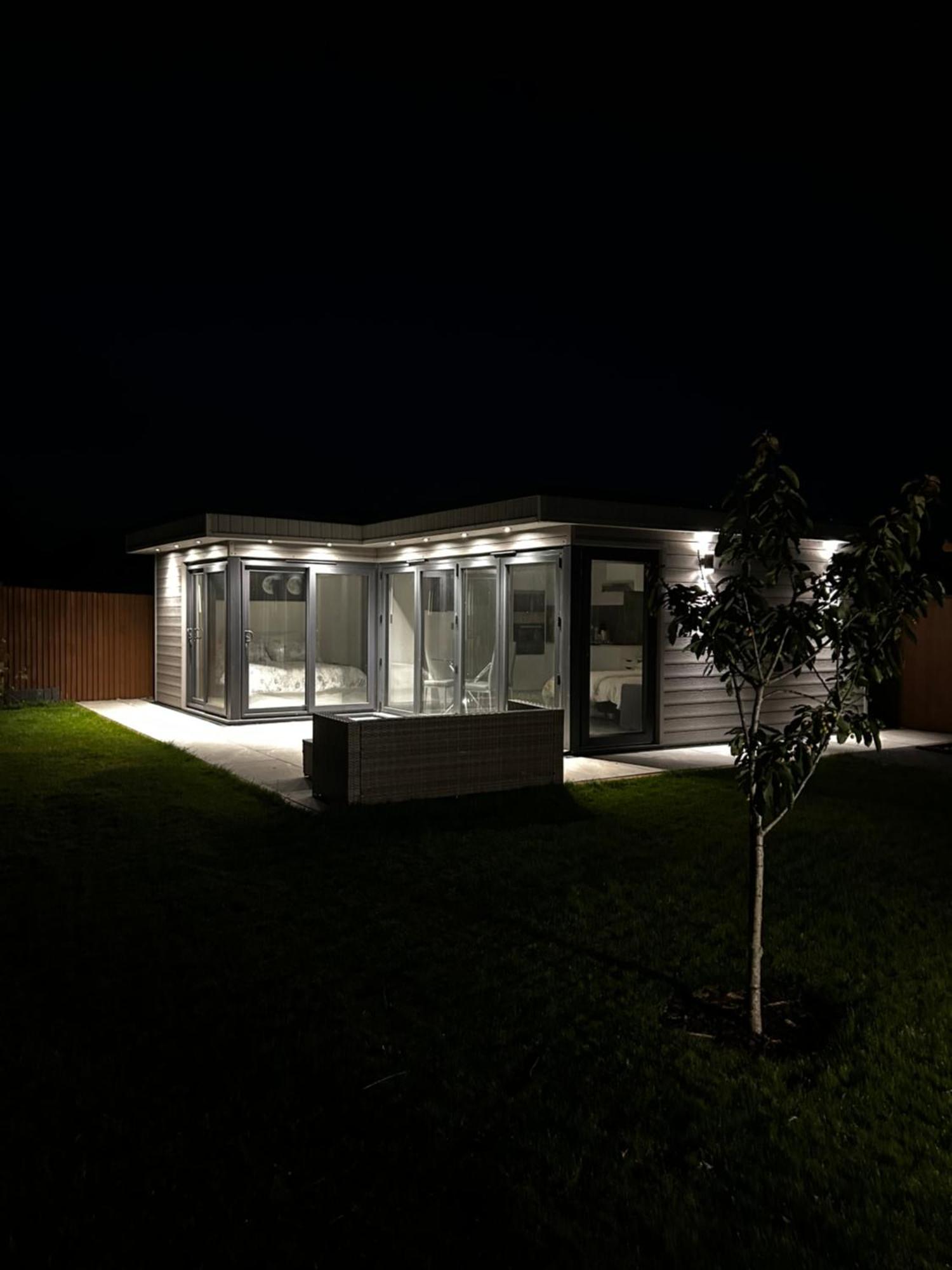 Whispering Waves Guest House, Brighton-8 Mins, Guests 4, Near Beachfront, Free Parking Wifi And Kitchen Peacehaven 外观 照片