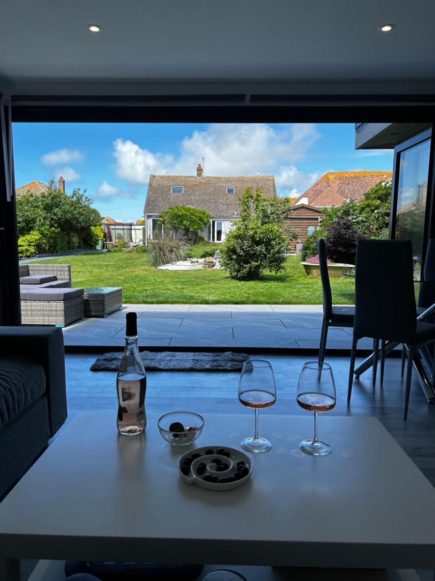 Whispering Waves Guest House, Brighton-8 Mins, Guests 4, Near Beachfront, Free Parking Wifi And Kitchen Peacehaven 外观 照片