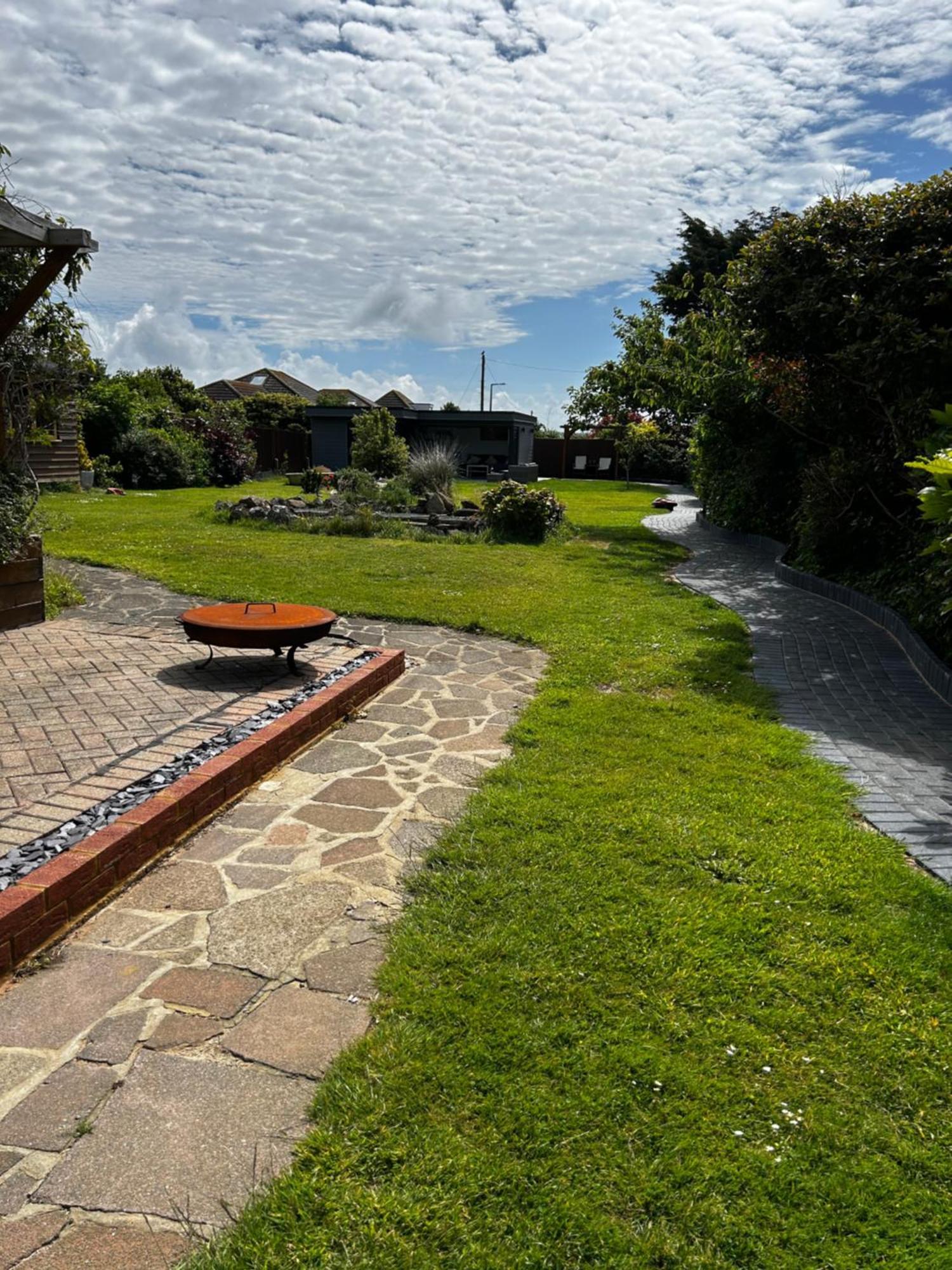 Whispering Waves Guest House, Brighton-8 Mins, Guests 4, Near Beachfront, Free Parking Wifi And Kitchen Peacehaven 外观 照片