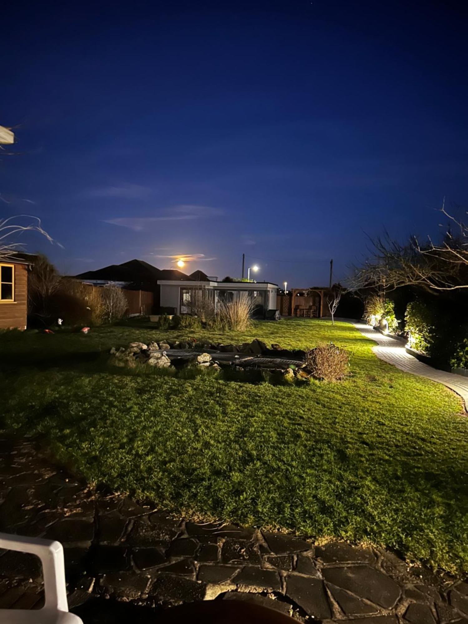 Whispering Waves Guest House, Brighton-8 Mins, Guests 4, Near Beachfront, Free Parking Wifi And Kitchen Peacehaven 外观 照片